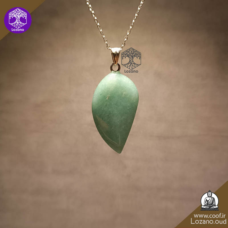 مدال برگی سنگ اونتورین سبز طبیعی با زنجیر نقره‌ای، نمادی از شانس و آرامش - www.coof.ir -فروشگاه عود کوف