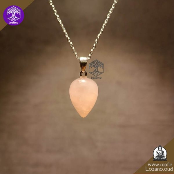 مدال سنگ رز کوارتز صورتی با زنجیر نقره‌ای، مناسب برای جذب عشق و شفای قلب-www.coof.ir-فروشگاه عود کوف